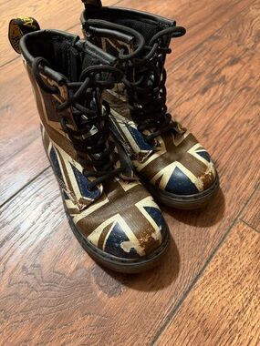 Dr. Martens Kids Union Jack Combat Boots in Brown, Blue, Cream